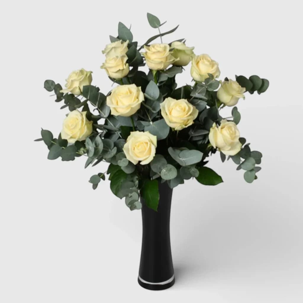 Bouquet of 15 cream rose with Eucaliptus