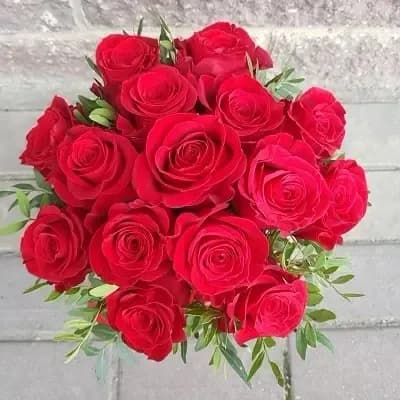 Red roses in a Hat Box