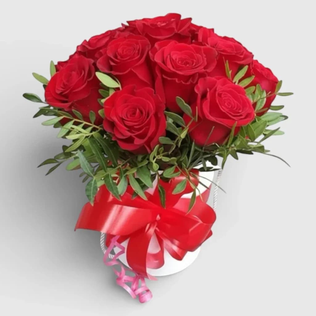 Red roses in a Hat Box