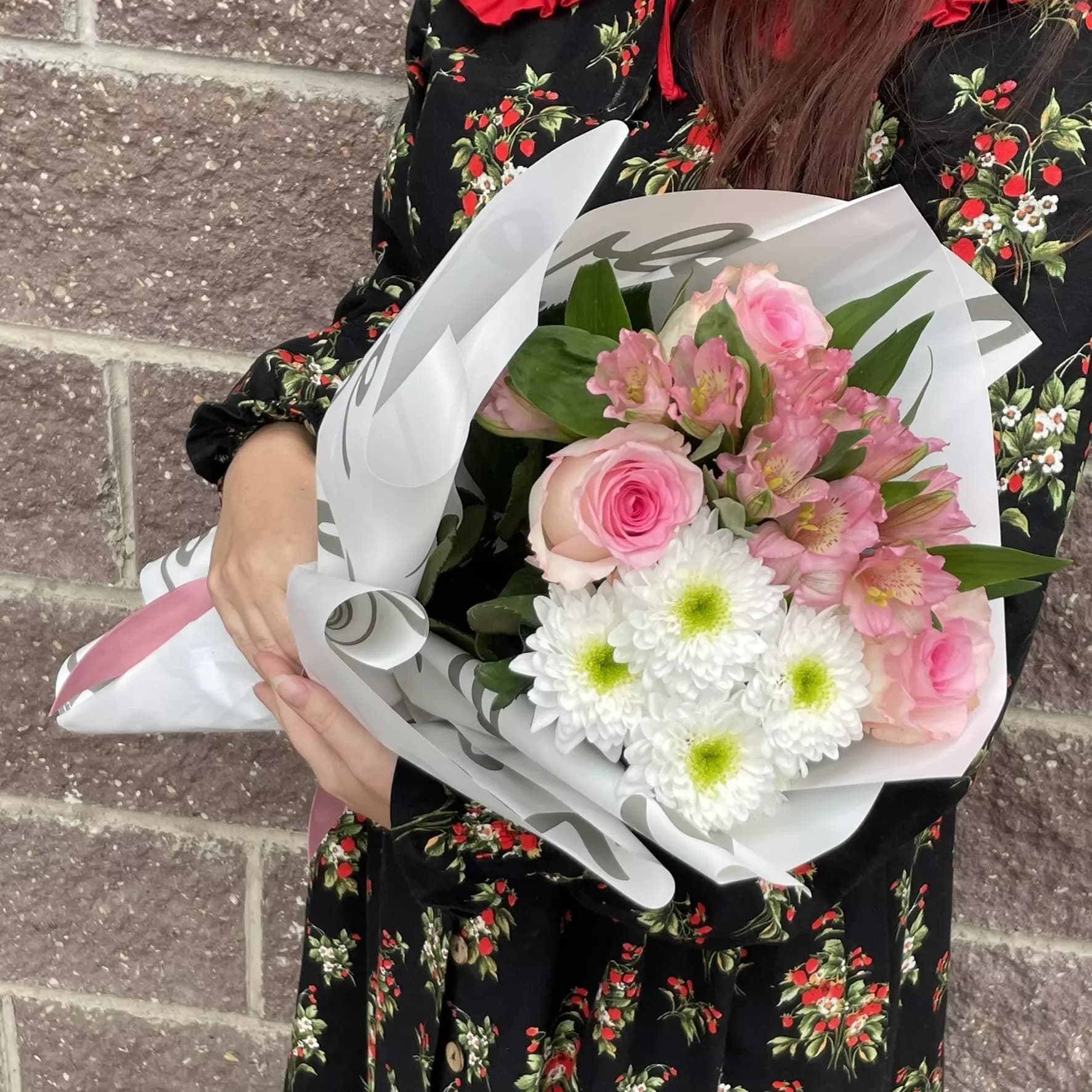 Mix bouquet of chrysanthemums, alstroemeria and roses