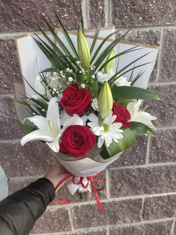 From Abroad to Belarus: How to Send 8th March Flowers to Minsk