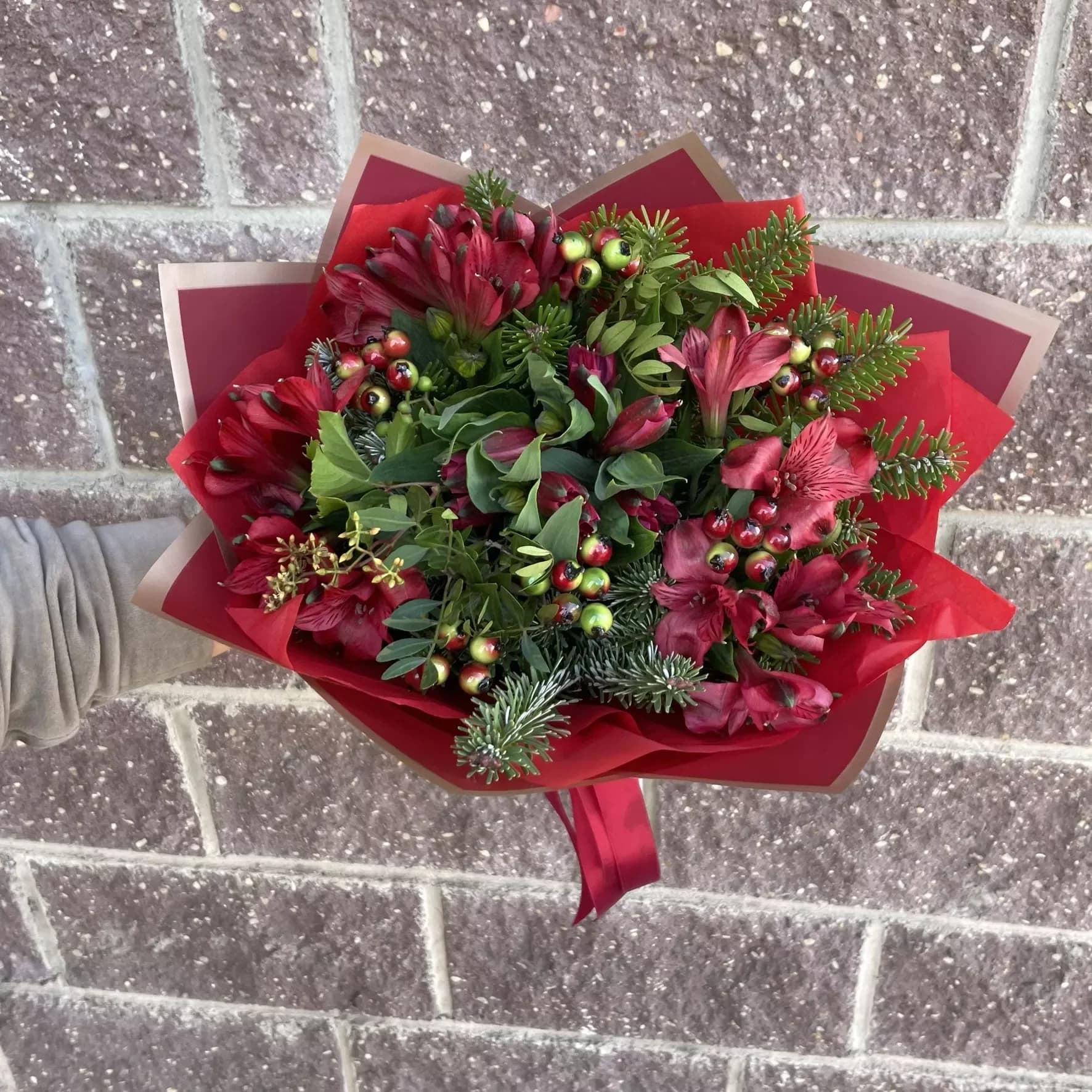 New Year's bouquet of flowers "Red Flame"