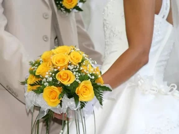Buy yellow roses with delivery in Minsk, Belarus